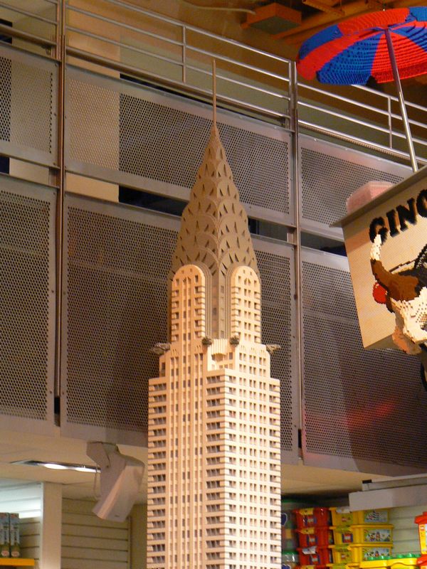 Chrysler Building: Chrysler Building au Toys R Times Square